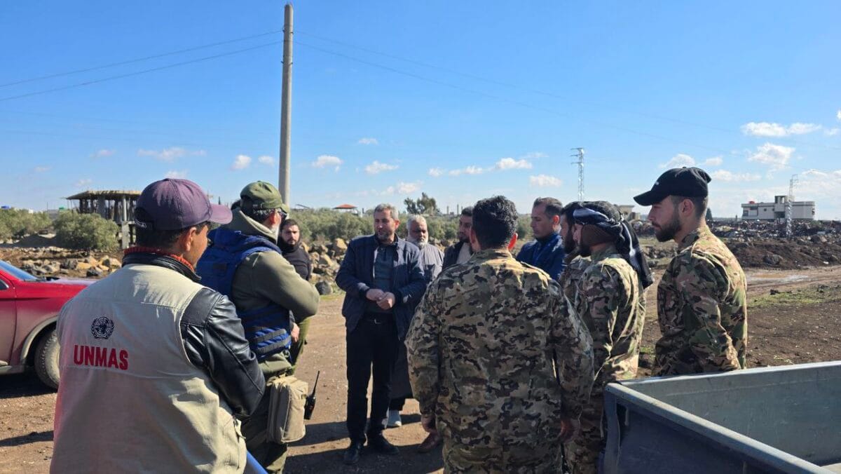 فريق من المنظمة الأممية لنزع الألغام في مدينة نوى غربي محافظة درعا
