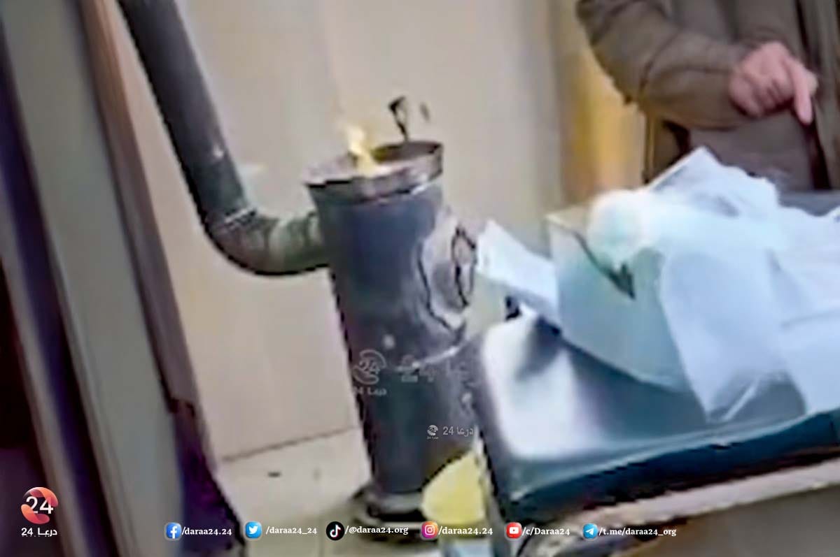 حرق نفايات طبية داخل غرفة تلقيح الأطفال في مستوصف طفس بريف درعا الغربي