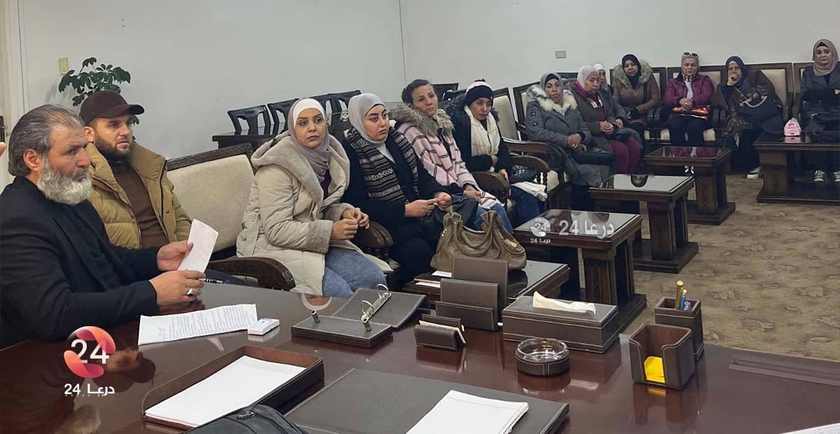 فصل تعسفي يطال 65 موظفًا في مركز البحوث العلمية بالقنيطرة 5 صور من اجتماع موظفين مفصولين من مديرية البحوث العلمية الزراعية بالقنيطرة مع رئيس التجمع، ومدير منطقة تجمعات أبناء الجولان