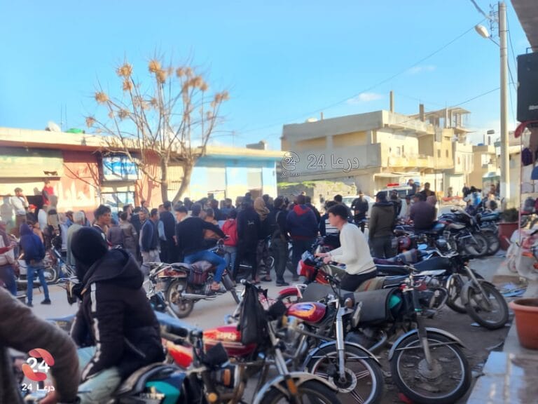 توتر وإطلاق نار خلال توزيع الغاز في تسيل غربي درعا 1 من أزمة الغاز في بلدة تسيل غربي درعا