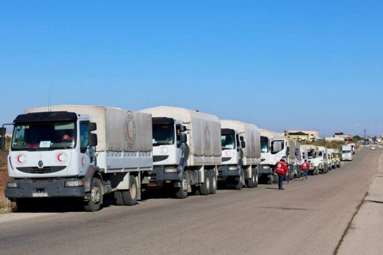 انطلاق قافلة مساعدات إلى السويداء بعد فتح طريق دمشق السويداء