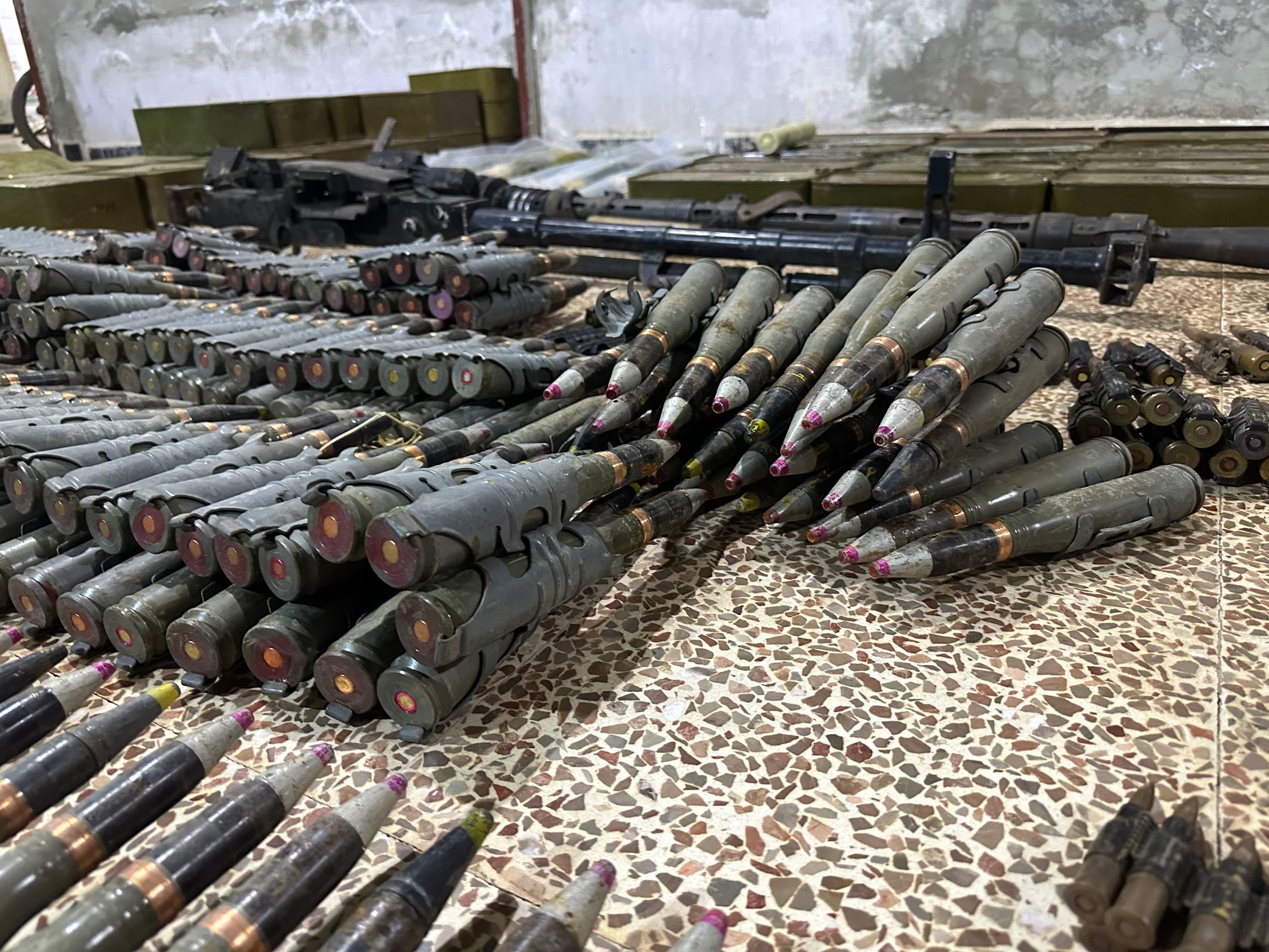 الداخلية السورية | إحباط محاولة تهريب أسلحة واشتباك على طريق (بصرى الشام – بكة)