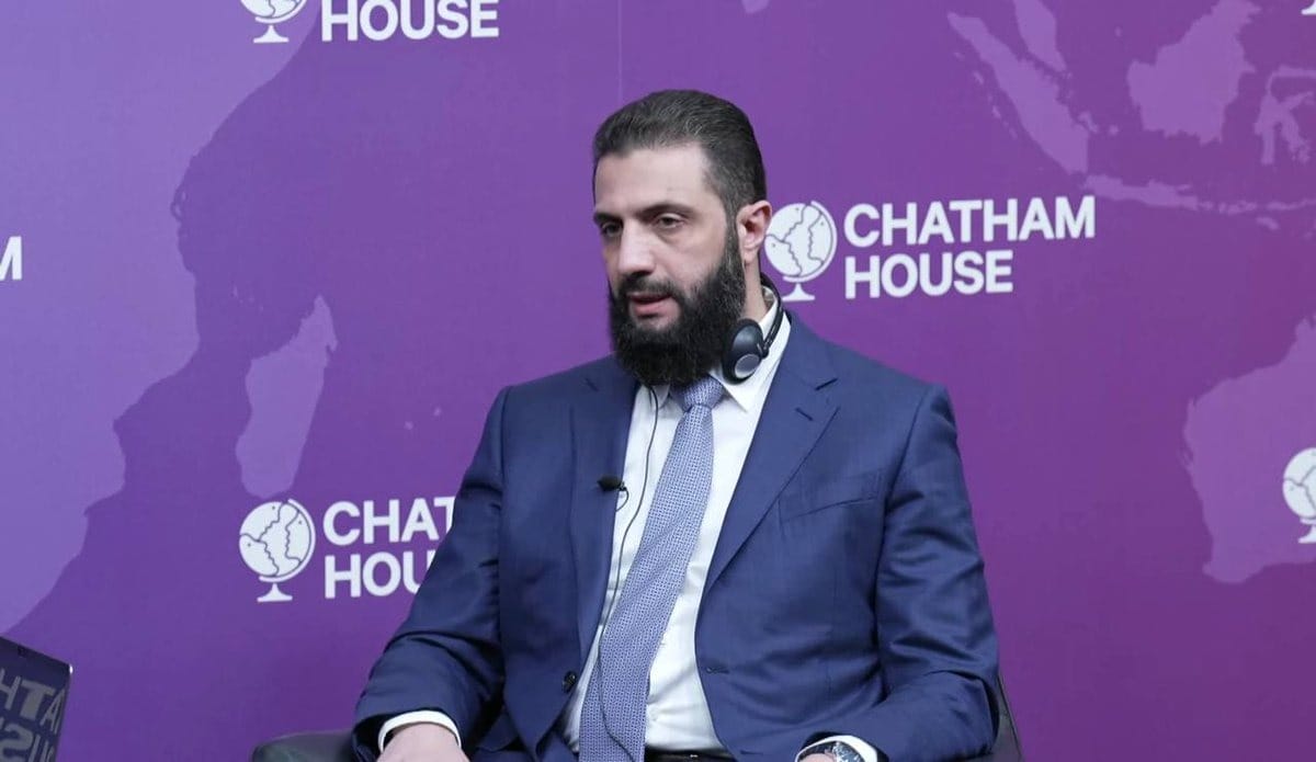 الشرع من لندن: في نهاية الفترة الانتقالية سنكون قد مهدنا لانتخابات حرة 1 الرئيس أحمد الشرع خلال جلسة حوارية في تشاتام هاوس في لندن