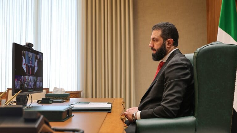 الرئيس الشرع: التصعيد الراهن يمثل تهديداً وجودياً للمنطقة بأسرها 3 الشرع في اجتماع عبر تقنية الاتصال المرئي مع عدد من قادة دول الشرق الأوسط