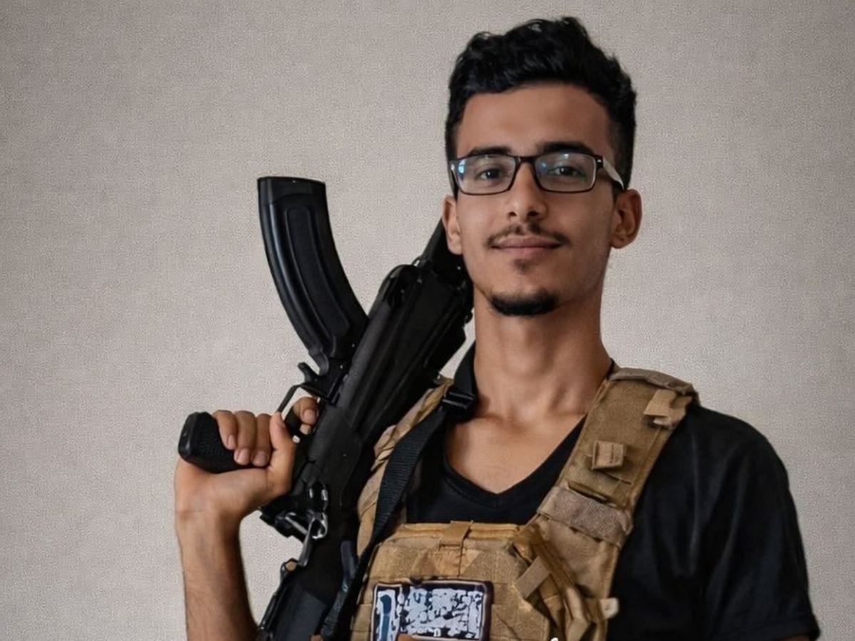 الشاب مؤمن علي قبلان الذي قُتل جراء انفجار لغم