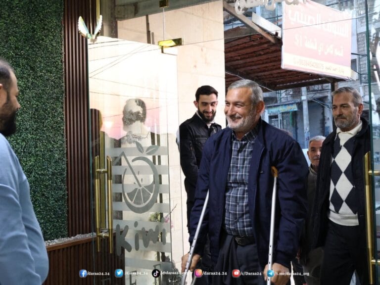 بعد تداول صورة للعقيد رياض الأسعد، هل حصل المنشقون على المكانة التي يستحقونها؟