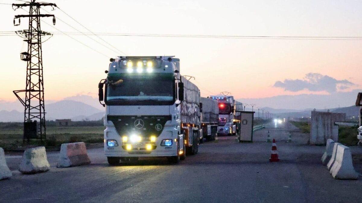 دحول شاحنات محملة بمادة الطحين المدعوم إلى محافظة السويداء، الخميس، 9 نيسان 2026