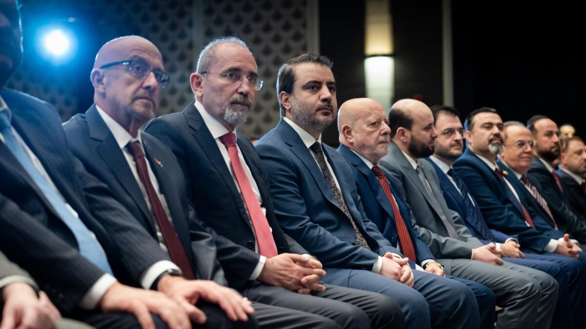 عمان ودمشق توقعان 10 اتفاقيات استراتيجية، وخارطة طريق بهدف تثبيت الاستقرار في السويداء والجنوب