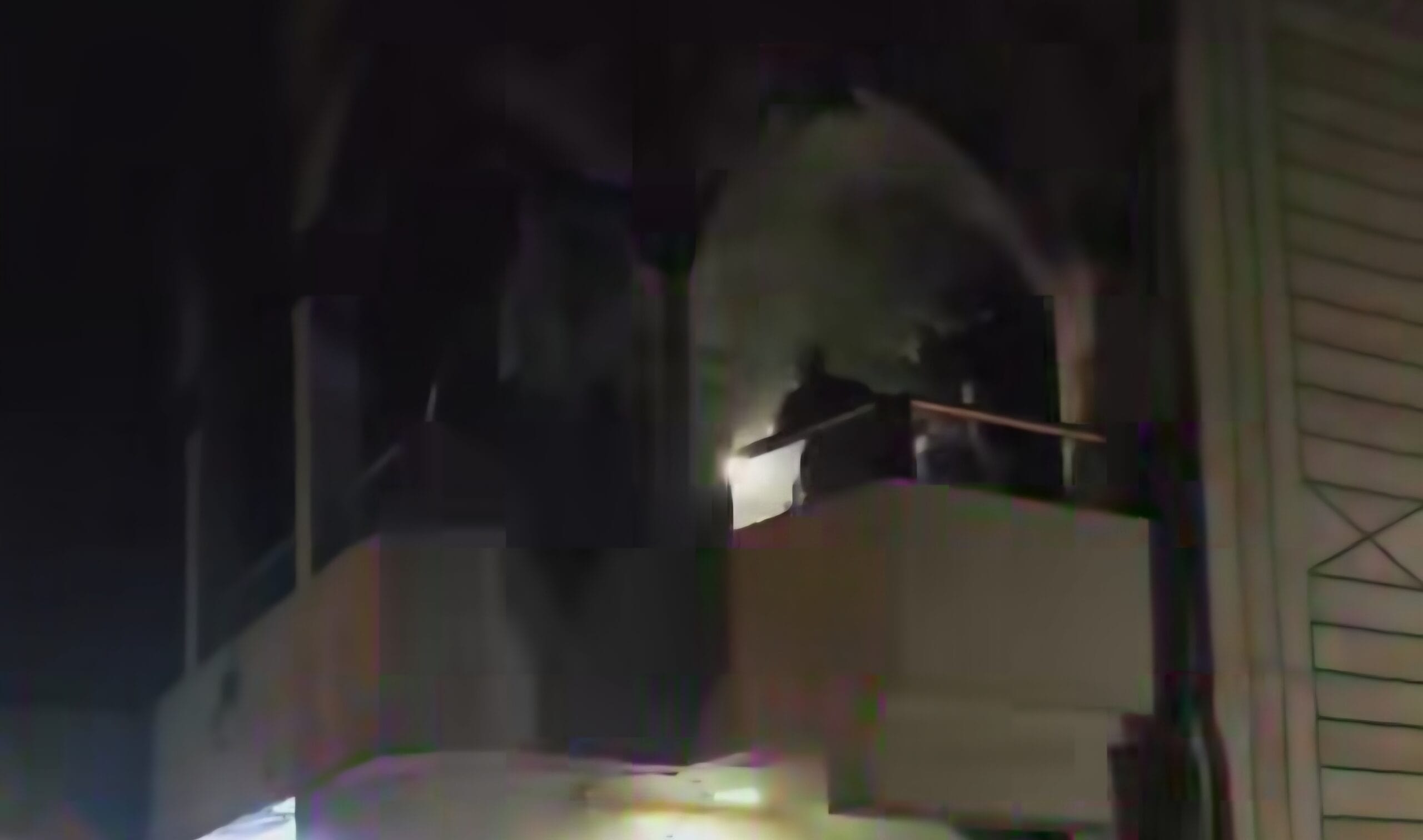 حريق منزل في إنخل يودي بحياة يافع وإصابة آخرين… وحريق آخر يُسيطر عليه في داعل