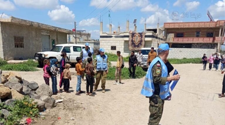 دورية تابعة لقوات حفظ السلام الدولية التابعة للأمم المتحدة (UNDOF) أجرت جولة ميدانية نهار اليوم في قريتي عابدين ومعرية في منطقة حوض اليرموك بريف درعا الغربي.