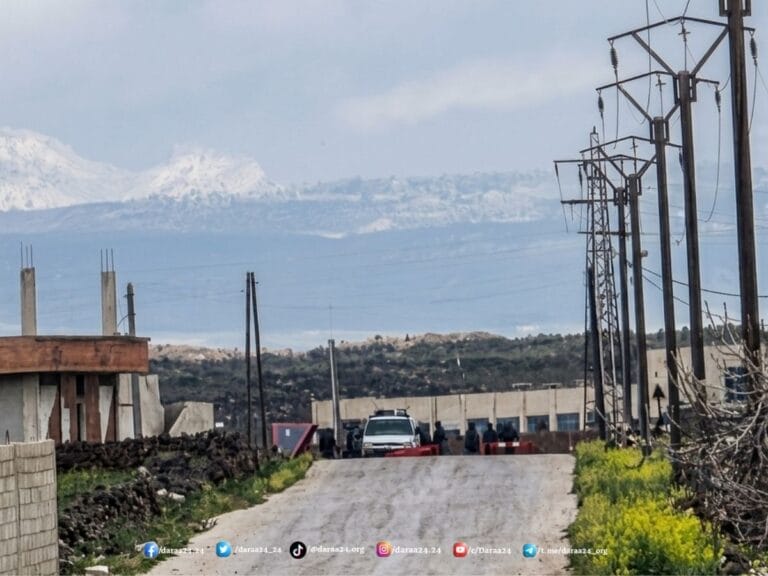 حاجز إسرائيلي في قرية العجرف في ريف القنيطرة