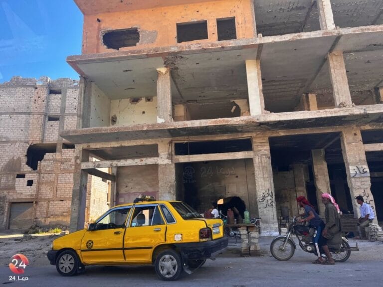 بسطة بيع محروقات في مدينة درعا.