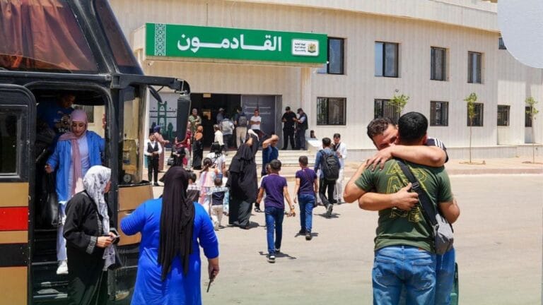 عودة أكثر من 190 ألف لاجئ سوري من الأردن… والوجود الإسرائيلي في الجنوب أبرز التحديات