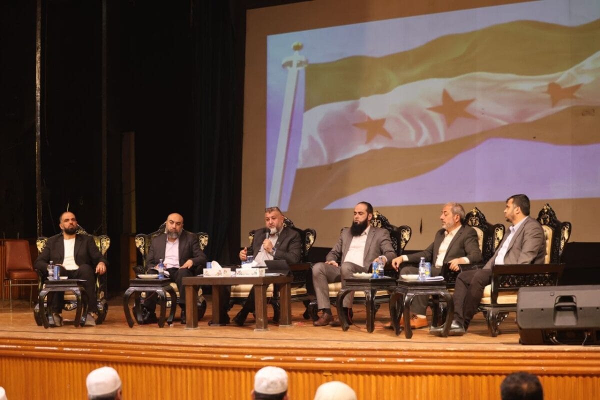 محافظ درعا أنور الزعبي مع أئمة وخطباء في محافظة درعا