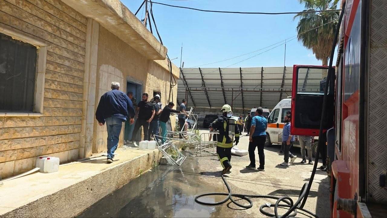 ماس كهربائي يتسبب بحريق داخل مشفى بصرى الشام