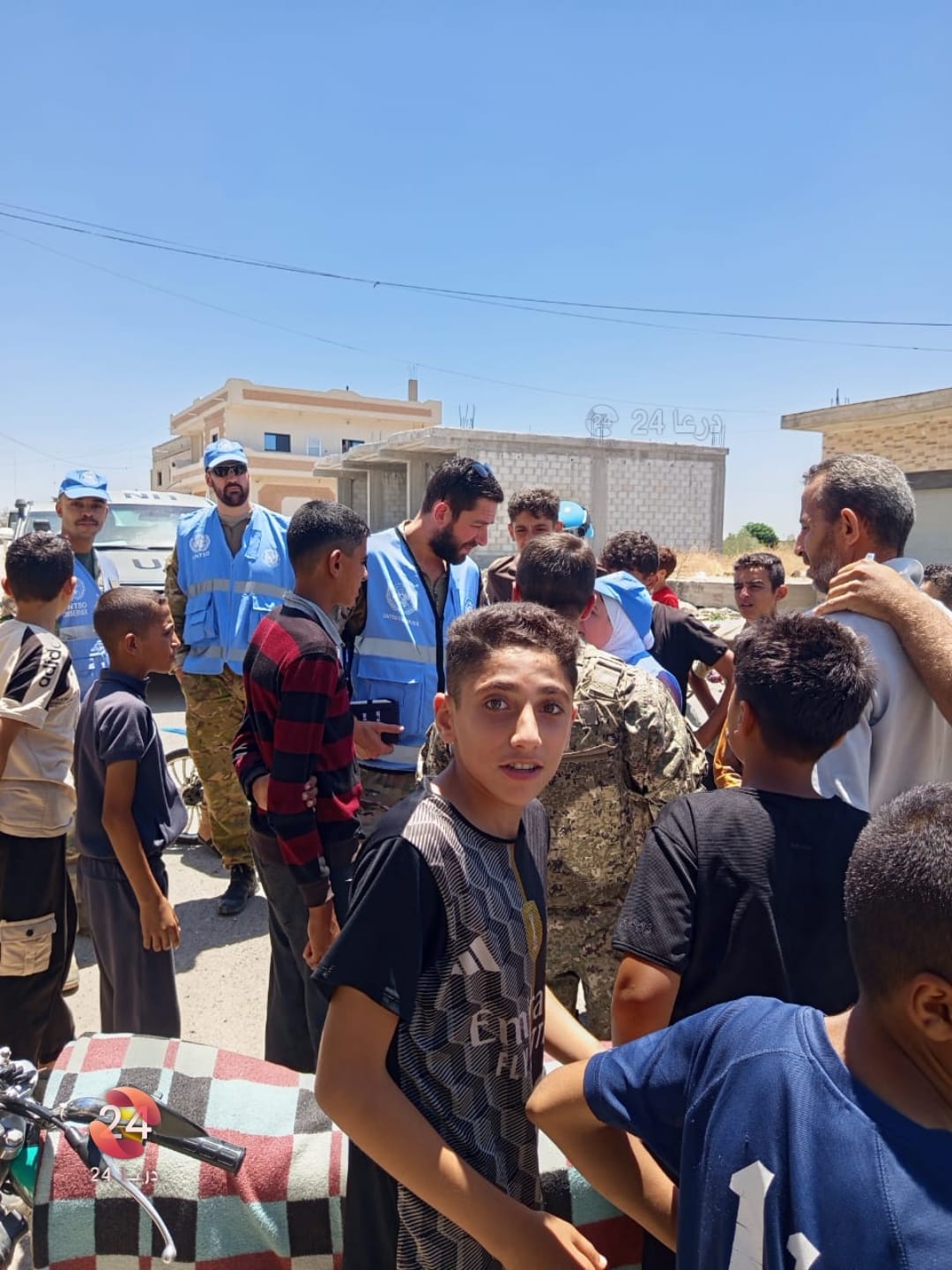 وفد من "الأندوف" يزور عابدين غربي درعا، للاستماع إلى شهادات الأهالي حول الانتهاكات الإسرائيلية.. والأهالي يعزفون عن الحديث