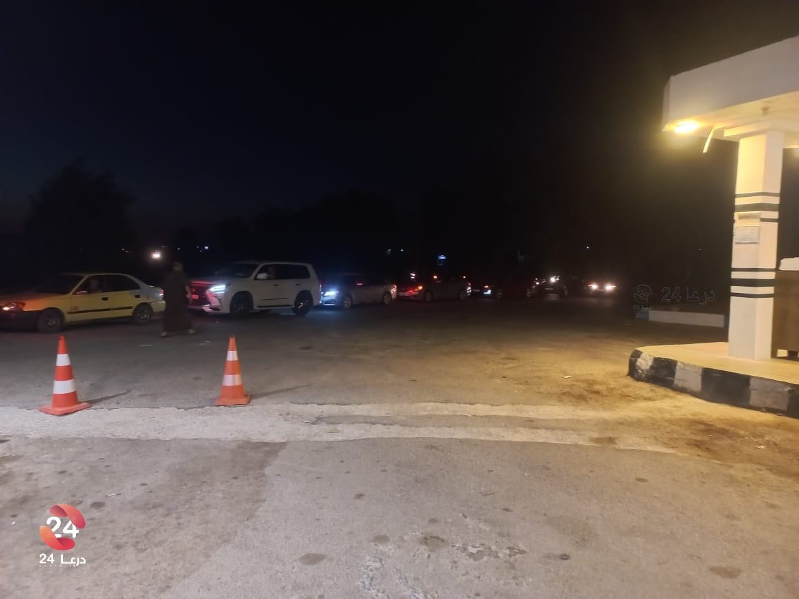من جديد طوابير على محطات الوقود… وسادكوب: الضغط المؤقت على عمليات التوزيع يعود إلى التوترات الإقليمية وعوامل أخرى 1 أزمة وقود على محطات في درعا