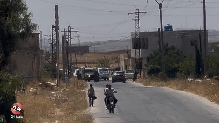 الاحتلال الإسرائيلي يقيم حاجزاً للتفتيش وسط القنيطرة 1 الاحتلال الإسرائيلي يقيم حاجزاً للتفتيش وسط القنيطرة