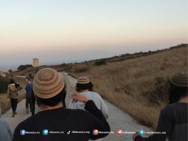 14 إسرائيلياً يعبرون الحدود باتجاه بئر عجم في ريف القنيطرة والجيش الإسرائيلي يعيدهم 1 14 إسرائيلياً يعبرون الحدود باتجاه بئر عجم في ريف القنيطرة والجيش الإسرائيلي يعيدهم