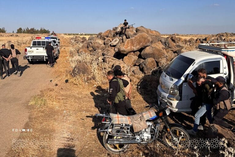الأمن يعلن اعتقال خلية مرتبطة بحزب الله أثناء تجهيز منصات صواريخ في حوض اليرموك - مصدر الصورة: الأمن الداخلي