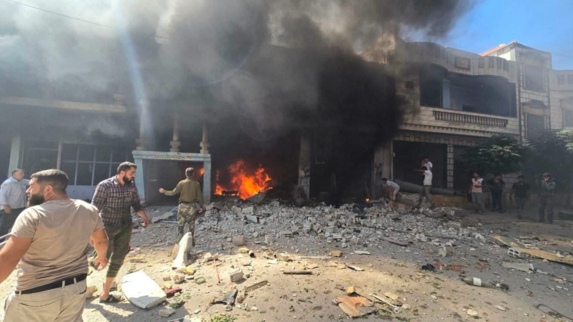انفجار داخل محل في مدينة نوى يخلف قتيل وإصابات 1 انفجار داخل محل في مدينة نوى يخلف قتيل وإصابات