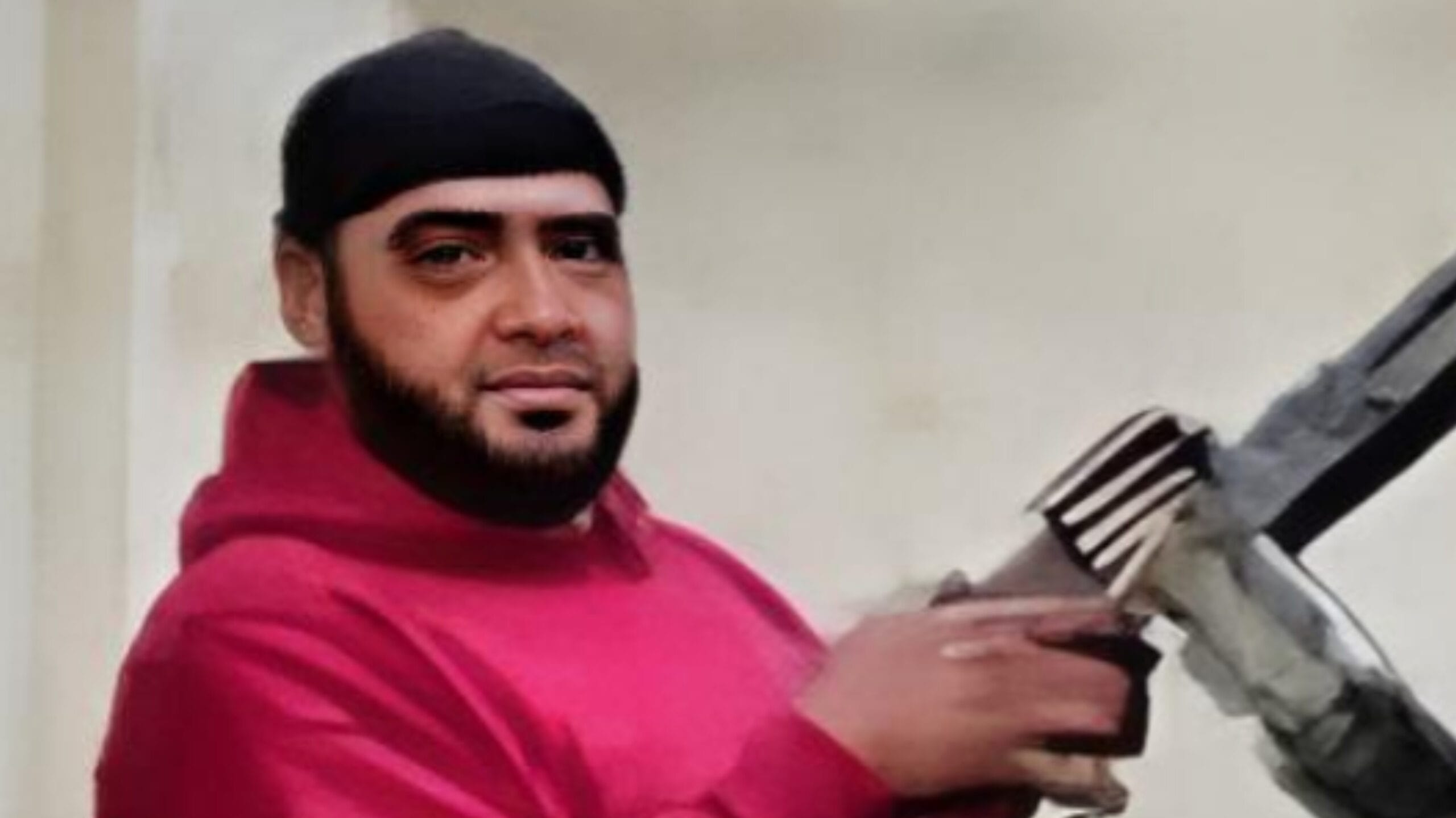 الأمن الداخلي يعلن القبض على متهم بالتورط في مقتل 3 من عناصره بالصنمين 1 الأمن الداخلي يعلن القبض على متهم بالتورط في مقتل 3 من عناصره بالصنمين