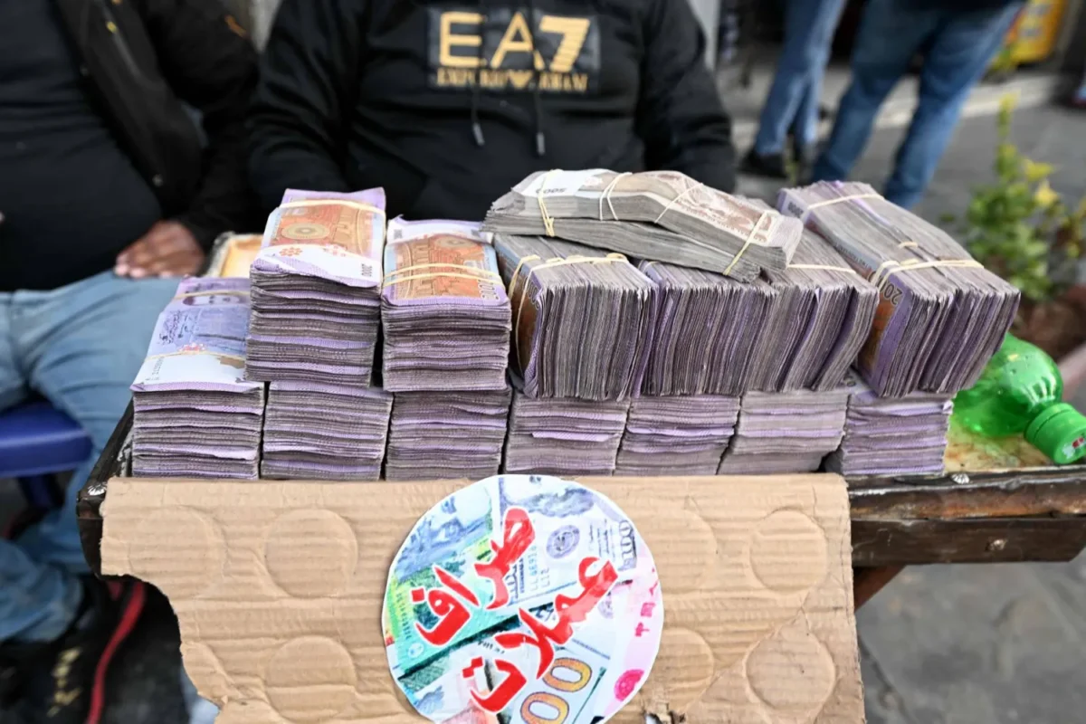 تصريف عملات في الشوارع بدمشق