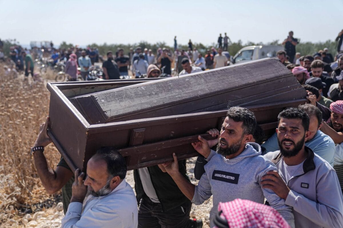 يقتل ويتوغّل ويقصف ويفجّر.. الاحتلال يوسّع اعتداءاته في الجنوب السوري، ماذا جرى خلال 24 ساعة؟ 1 من تشييع الشاب معاذ سلامة البعير من قرية جملة غربي درعا